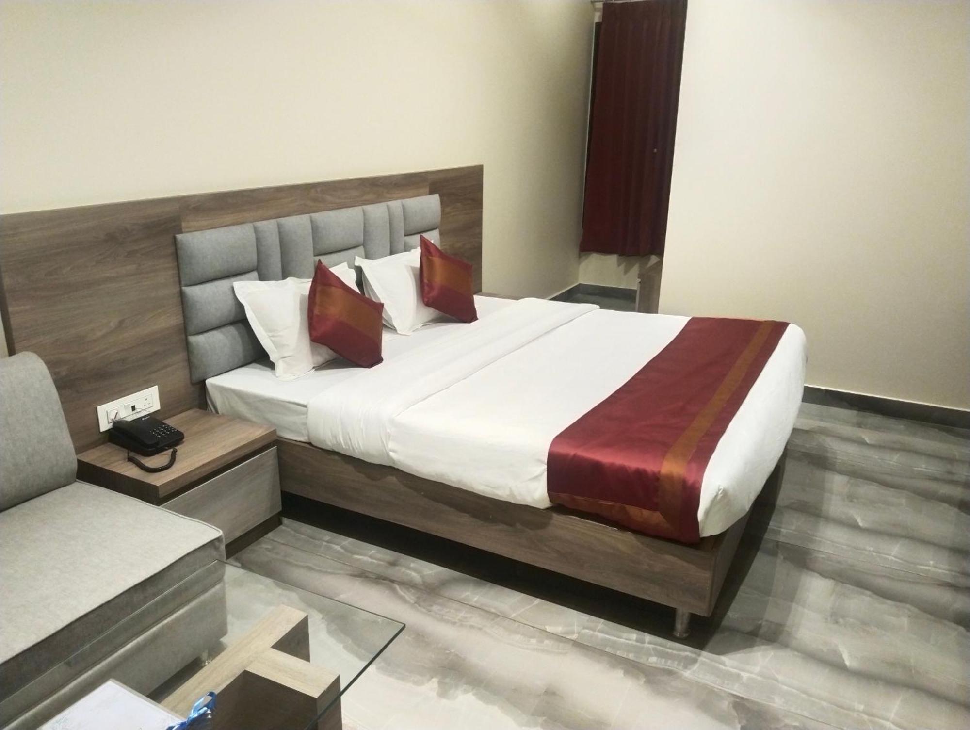 Hotel Dolly Siliguri Exteriör bild